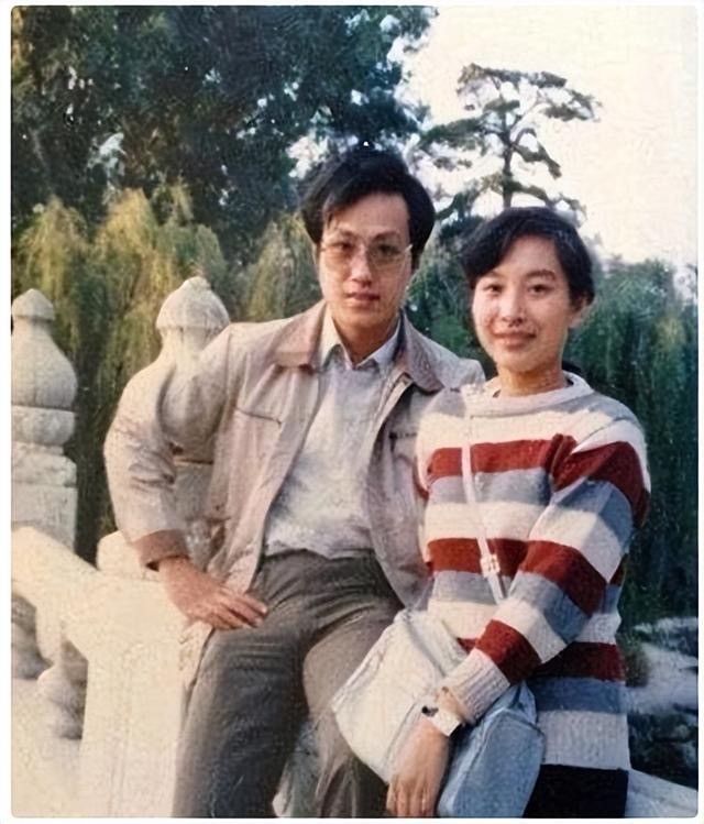 罗京去世近十年妻子改嫁豪门,罗京去世11年妻子携子改嫁富商