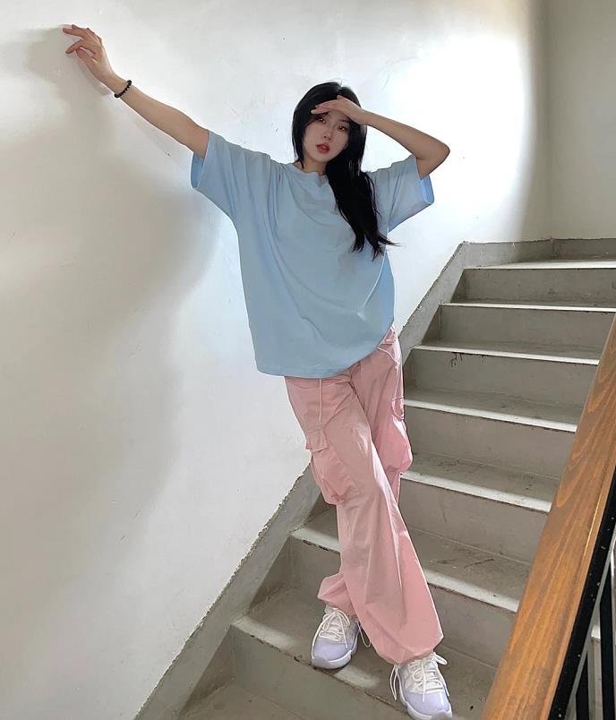 今夏穿蓝色衣服,今夏流行穿蓝粉时髦又高级