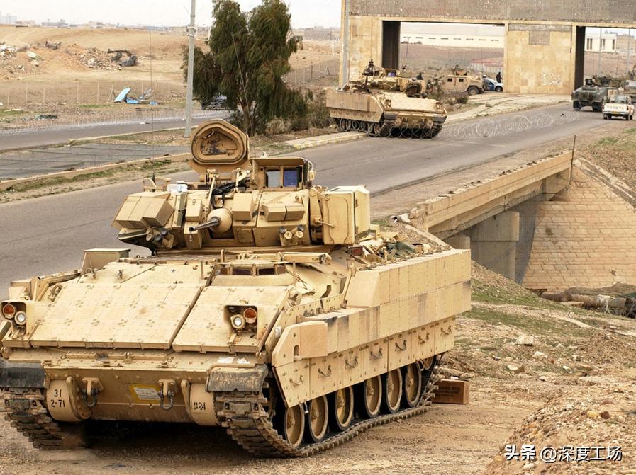 乌军阵地前收割大批俄军,天降大礼