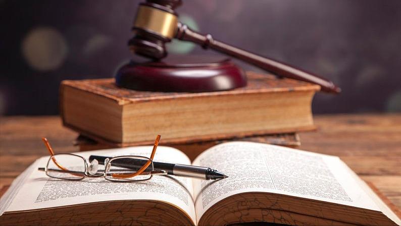 女孩玩苹果手机遭电击截肢,17岁女孩边充电边玩iphone遭电击