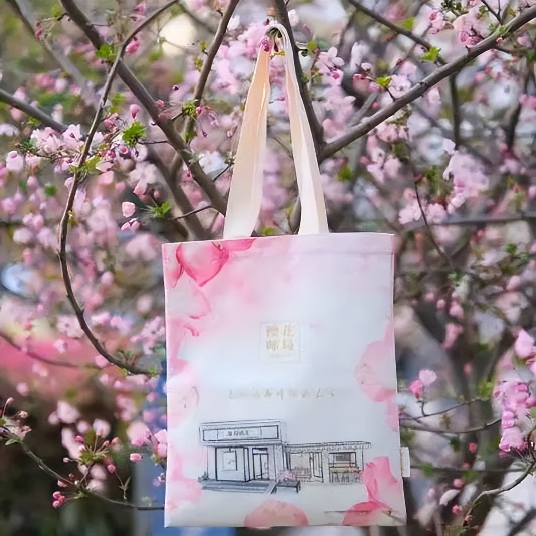 这几天，和武汉酒店一起火爆的，还有这个邮局→