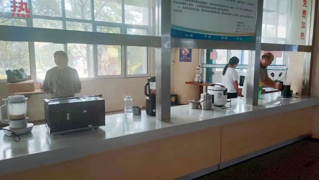 涉县医院爱心厨房做饭,东明县人民医院营养食堂