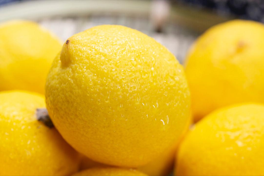 绿色柠檬和黄色柠檬哪种泡水好,买柠檬挑什么样的好