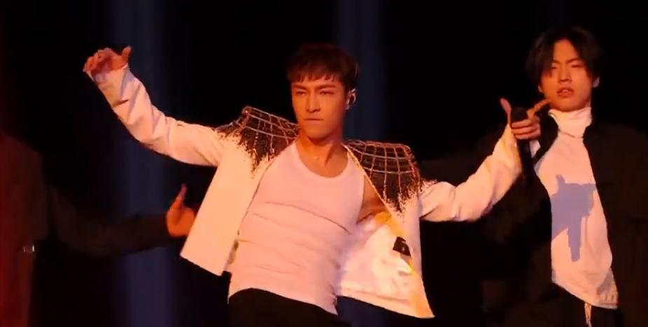 杨坤跨年演唱会最新视频,杨坤2023跨年晚会有唱歌吗