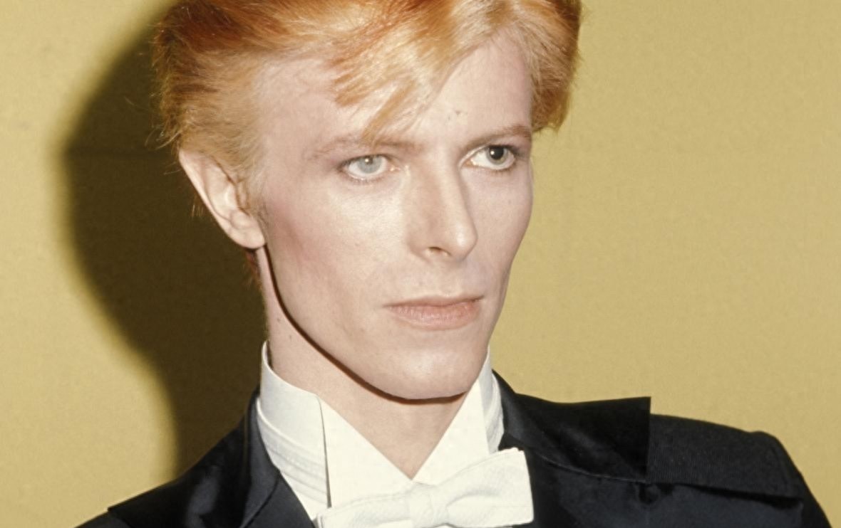 摇滚巨星大卫风流半生,43岁对黑人超模一见钟情,婚后宠妻如公主