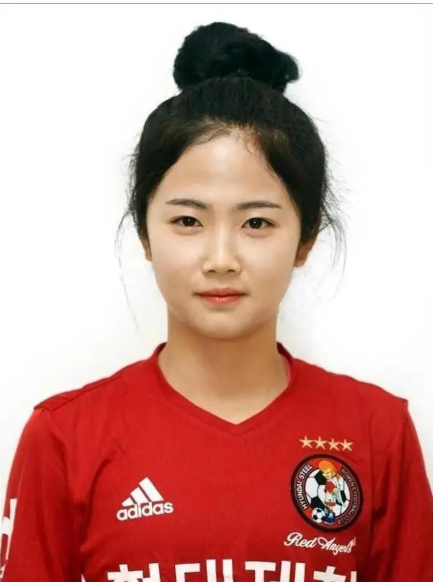 韩女足颜值担当李玟娥个人集锦,韩国女足个人照片李玟娥