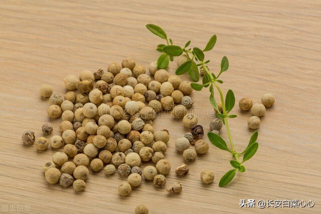 辣椒油用黑胡椒还是白胡椒,辣椒油里的白胡椒