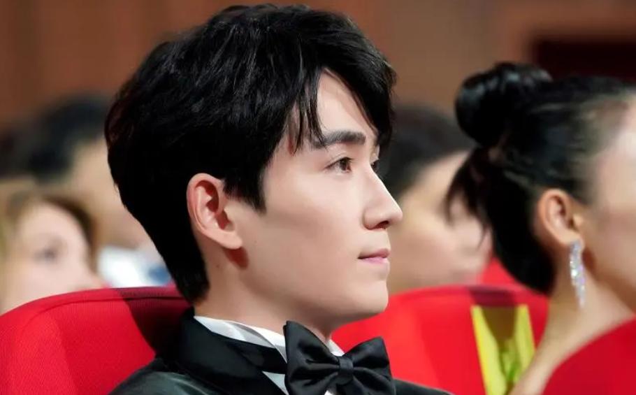 这一次，35岁的影帝朱一龙，狠狠地打了“娱乐圈的脸”