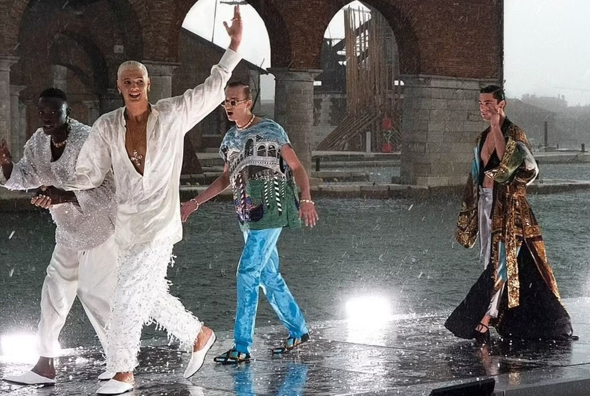 回顾2018年杜嘉班纳辱华事件：遭到众多网友*制抵**，现在怎么样了？