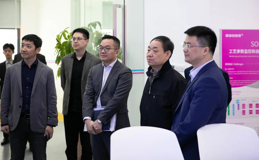 参观动态丨新奥集团董事局主席王玉锁一行莅临展湾科技考察指导