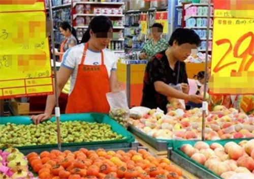 河北西瓜血案始末：1个坏西瓜索赔1万！超市员工捅死老两口后自杀