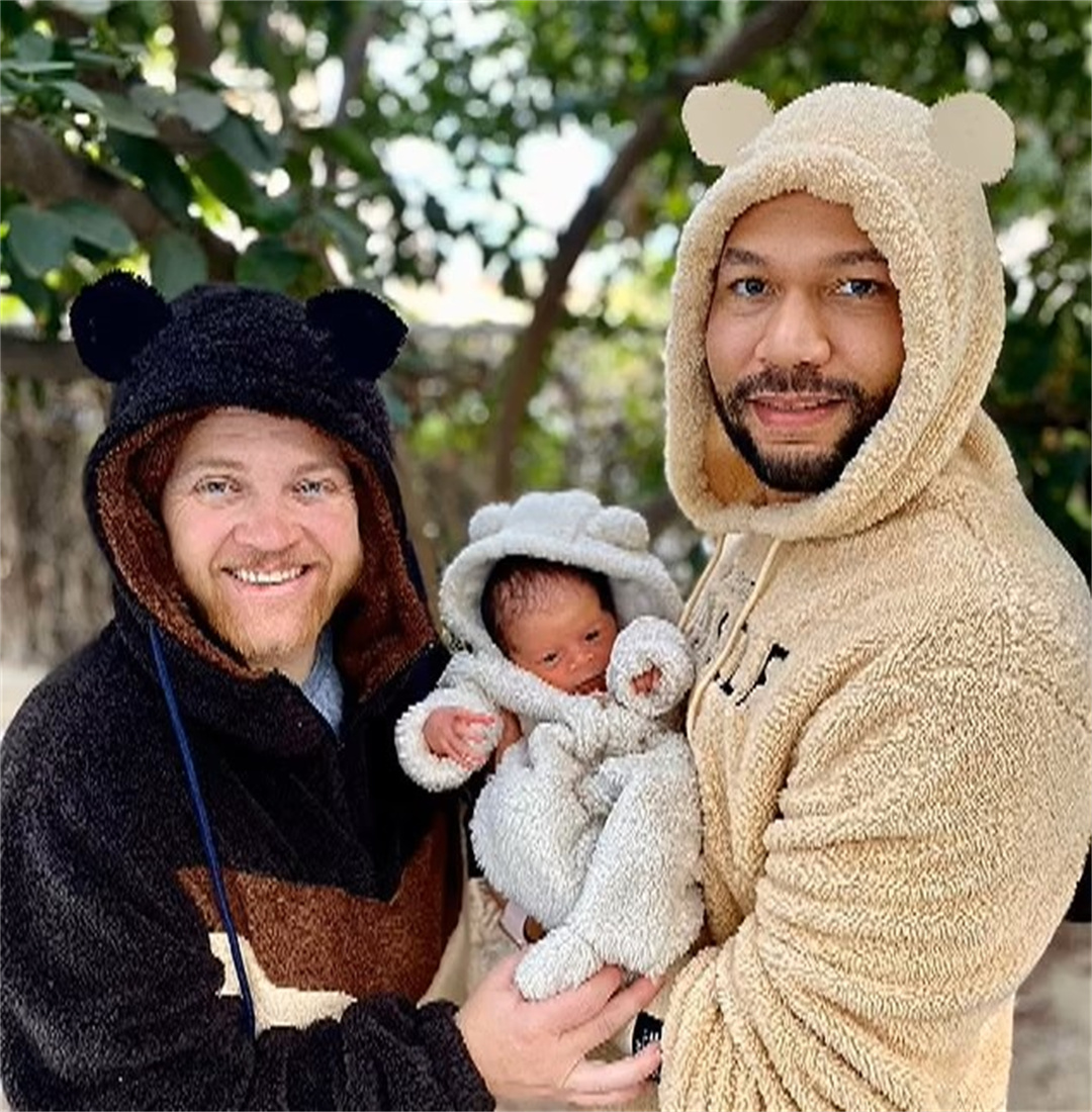 2020年，美国一男子自然怀孕生下男婴，竟不愿孩子叫自己“妈妈”
