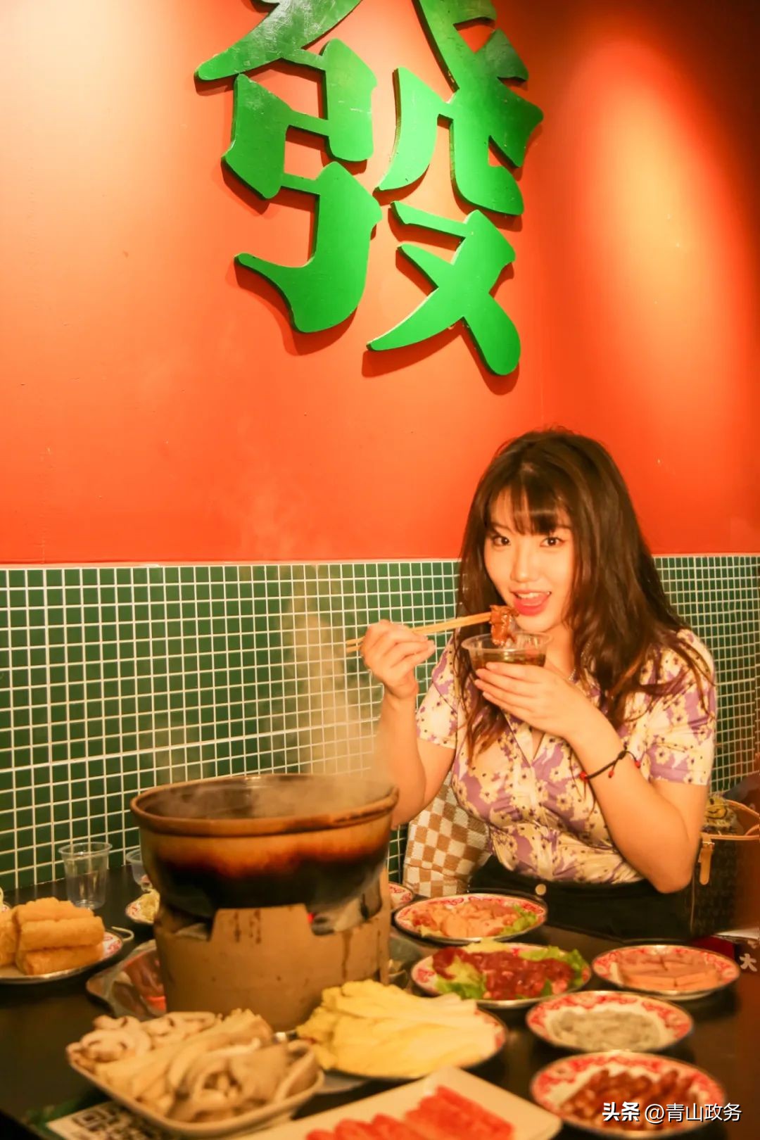 打卡恩施街｜在小马驹港式打边炉，组一个“朋克养生”局