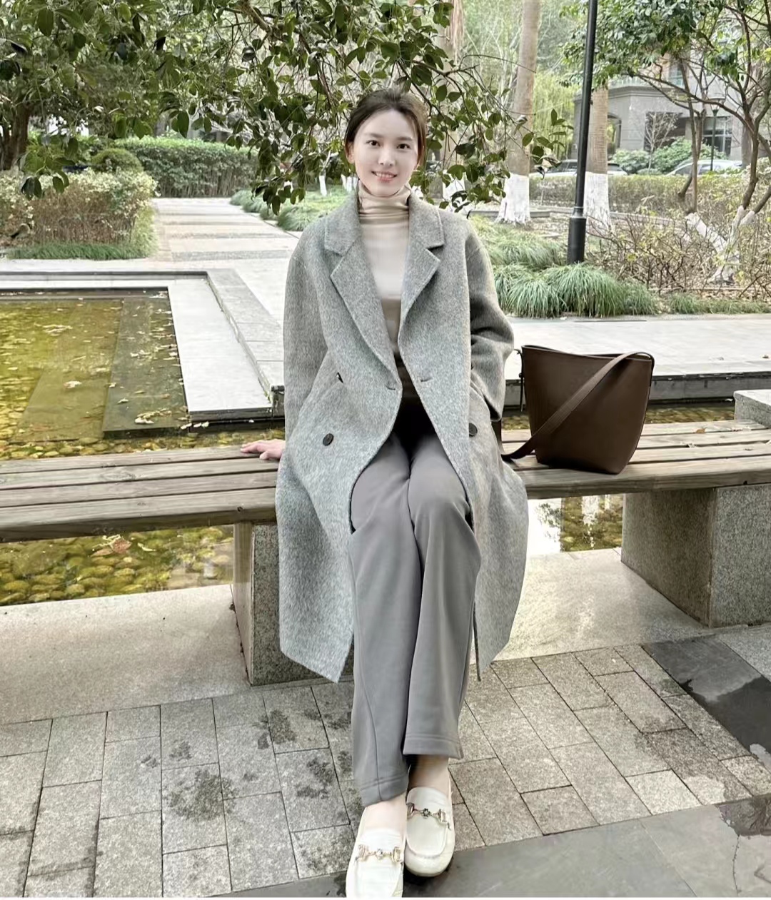 中款深灰色大衣怎么搭配好看,maxmaralabbro灰色大衣