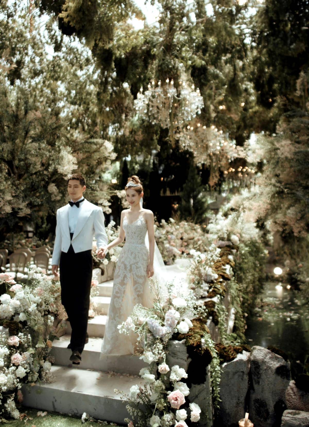 何超莲婚礼誓词曝光，感谢窦骁对自己的无限包容，要生一支足球队