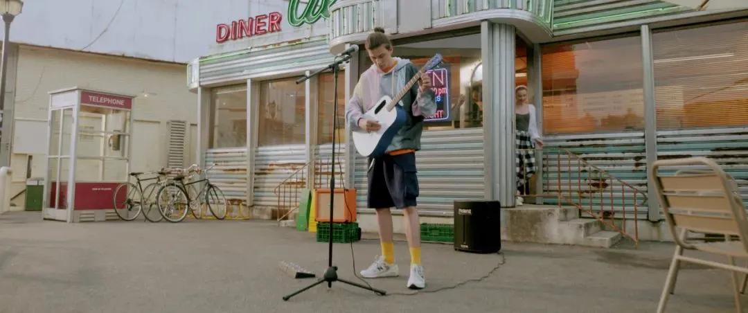 智能吉他推荐1000元左右,同等价位买静音吉他还是智能吉他