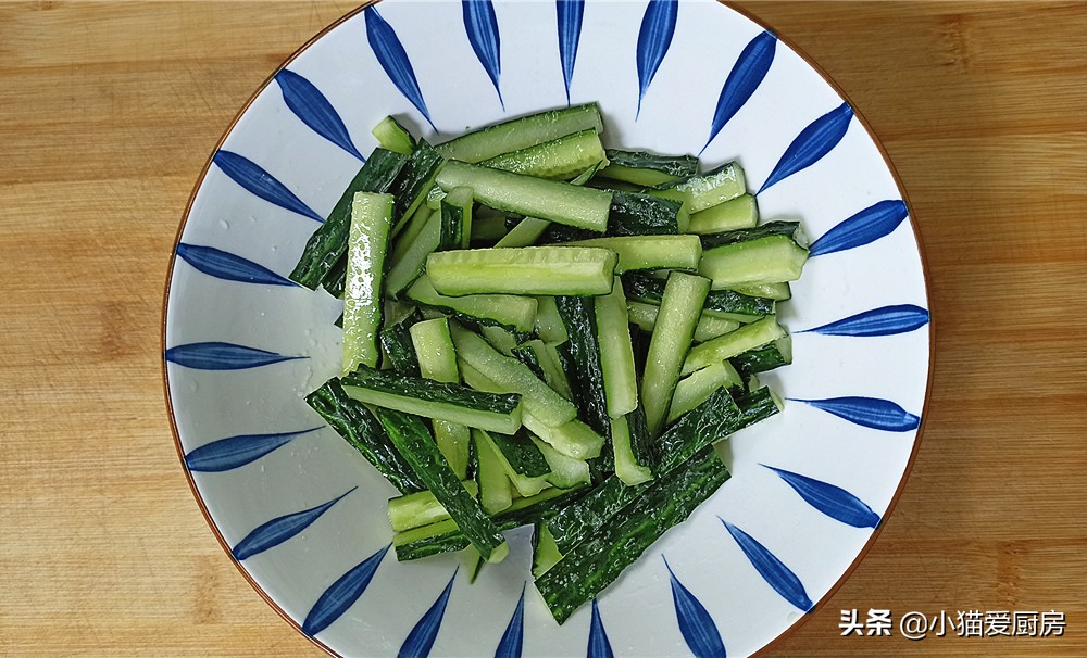 酸甜开胃微辣水果黄瓜,黄瓜怎么炒才好吃又下饭