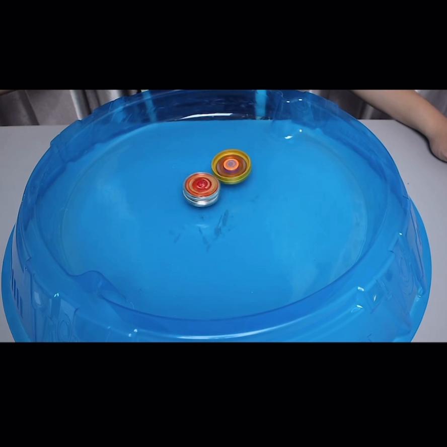 以前和现在玩的陀螺对比,陀螺最强爆改3代