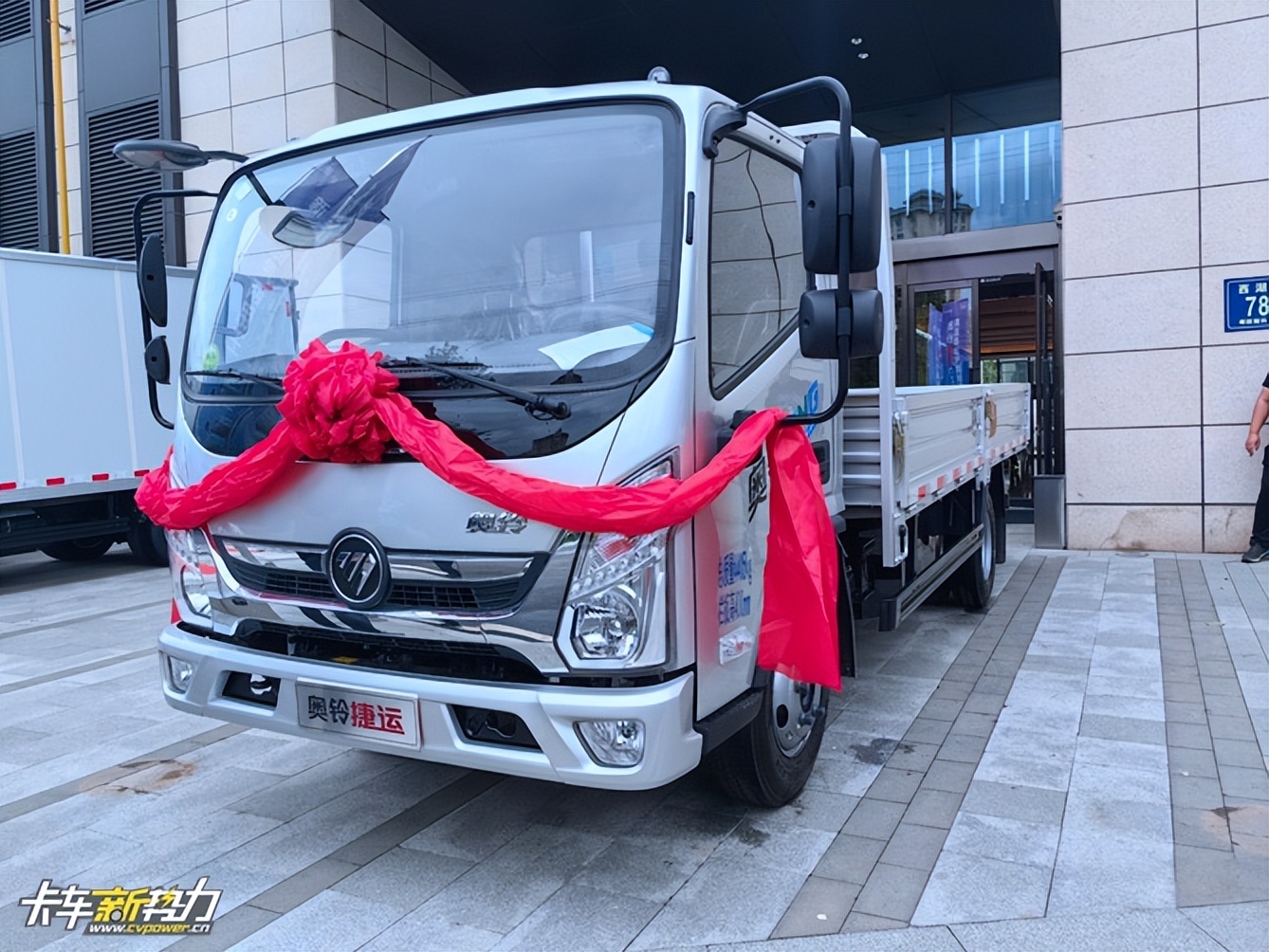 奥铃油电混动轻卡试驾视频,全新一代奥铃