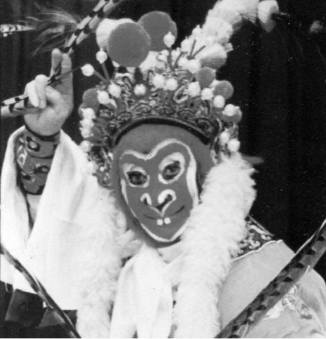 六小龄童哭灵,六小龄童唐僧送行