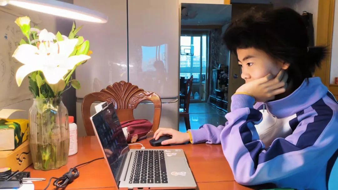 网课第一天，老母亲忙到窒息，除了工作啥都干了