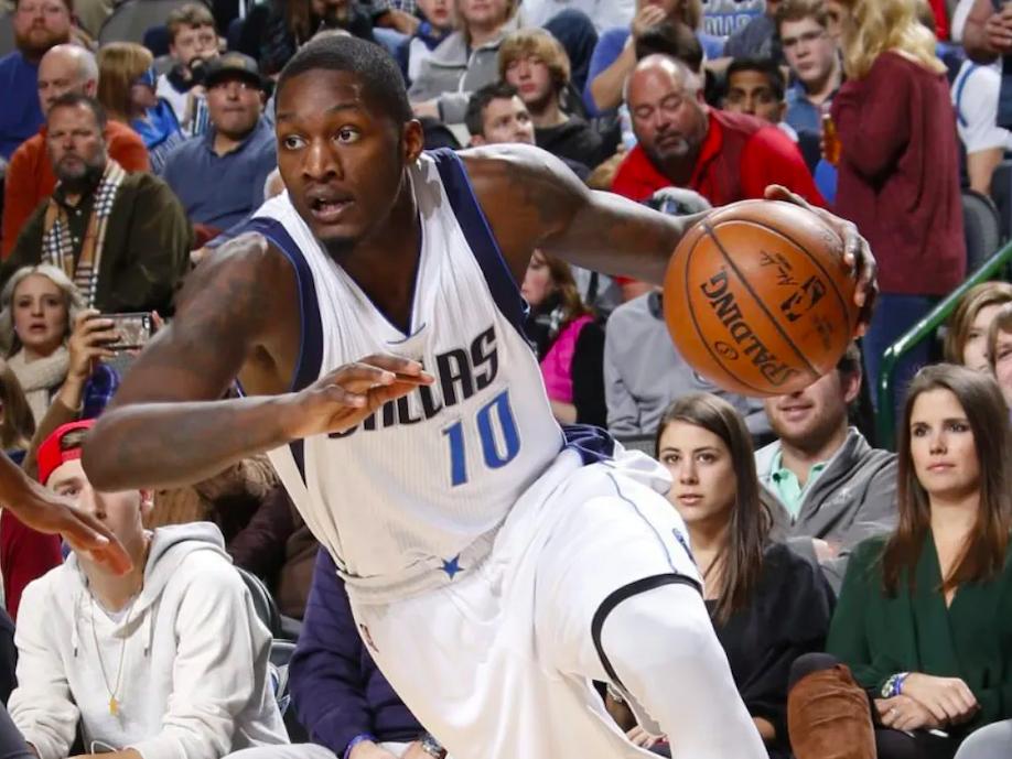 勇士53分惨败刷新十项纪录,勇士拒绝2比2