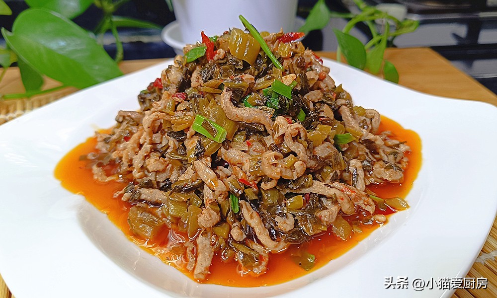 四川正宗水煮酸菜肉片做法,四川酸菜的做法酸辣脆爽特别开胃