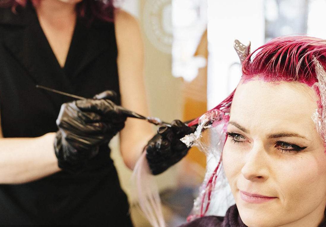 烫头发和染头发哪个伤害大2018,烫头发跟染发哪个更伤发