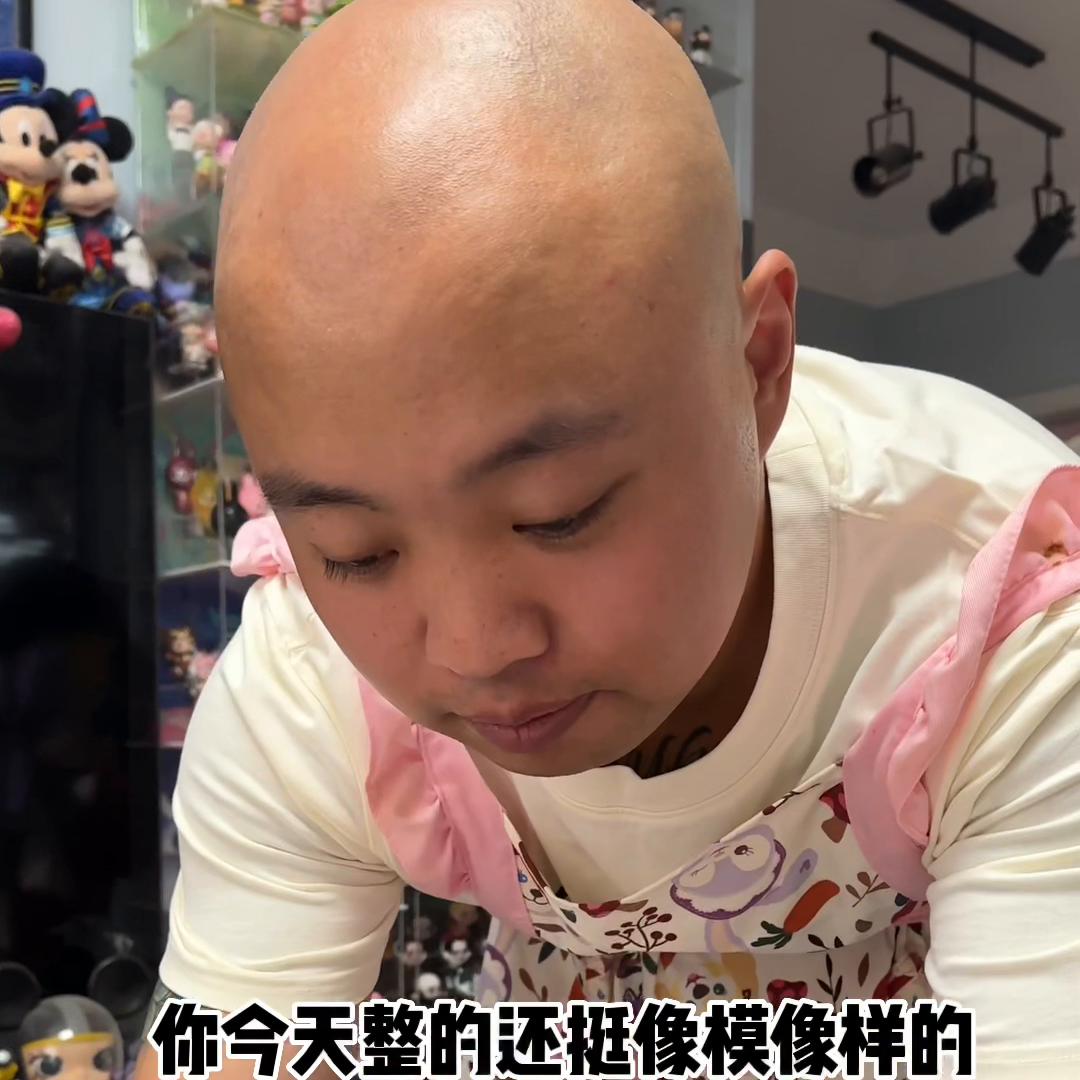 小张咖啡馆只为王女士服务但是王女士不太愿意买单#这...