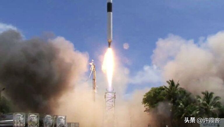 九死一生的阿波罗登月计划，实验中死亡三人，阿姆斯特朗差点牺牲