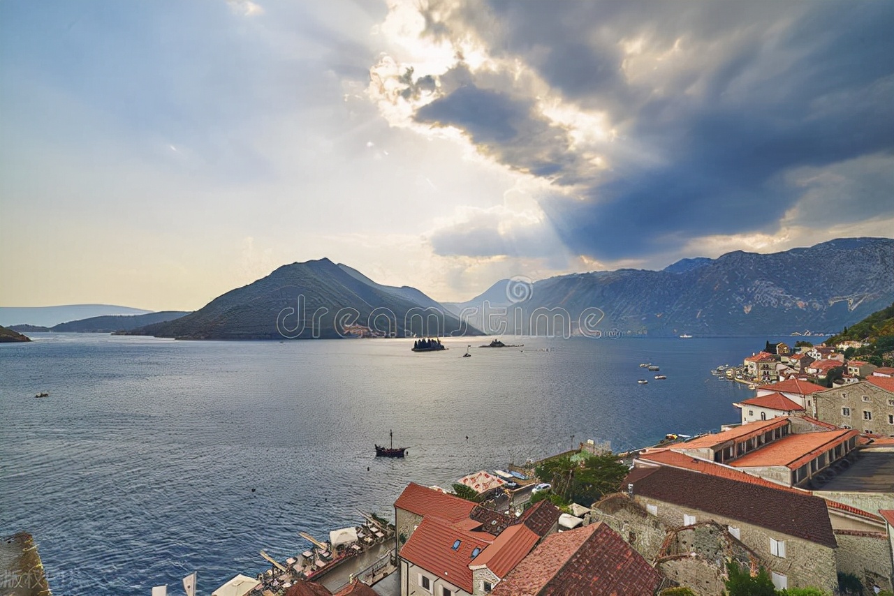 理科女生适合的专业好就业工资高,适合理科女生报考的大学专业视频