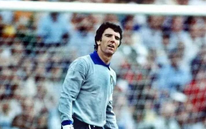 足坛十大门将之诺伊尔,足坛历史百大球星诺伊尔