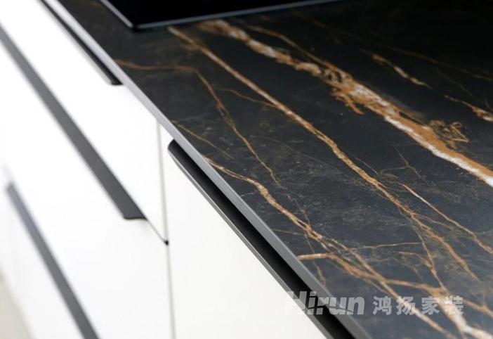 瓷砖岩板大理石三者的区别在哪里,岩板瓷砖和大理石瓷砖怎么区分