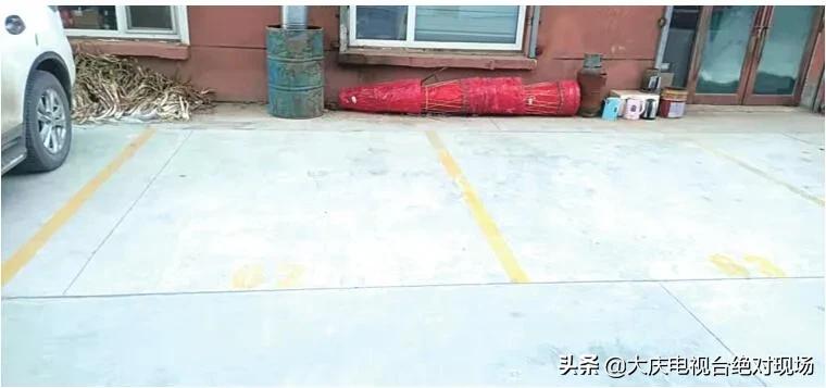 业主没买车库物业不让进小区,小区物业不让没买车库的车进小区