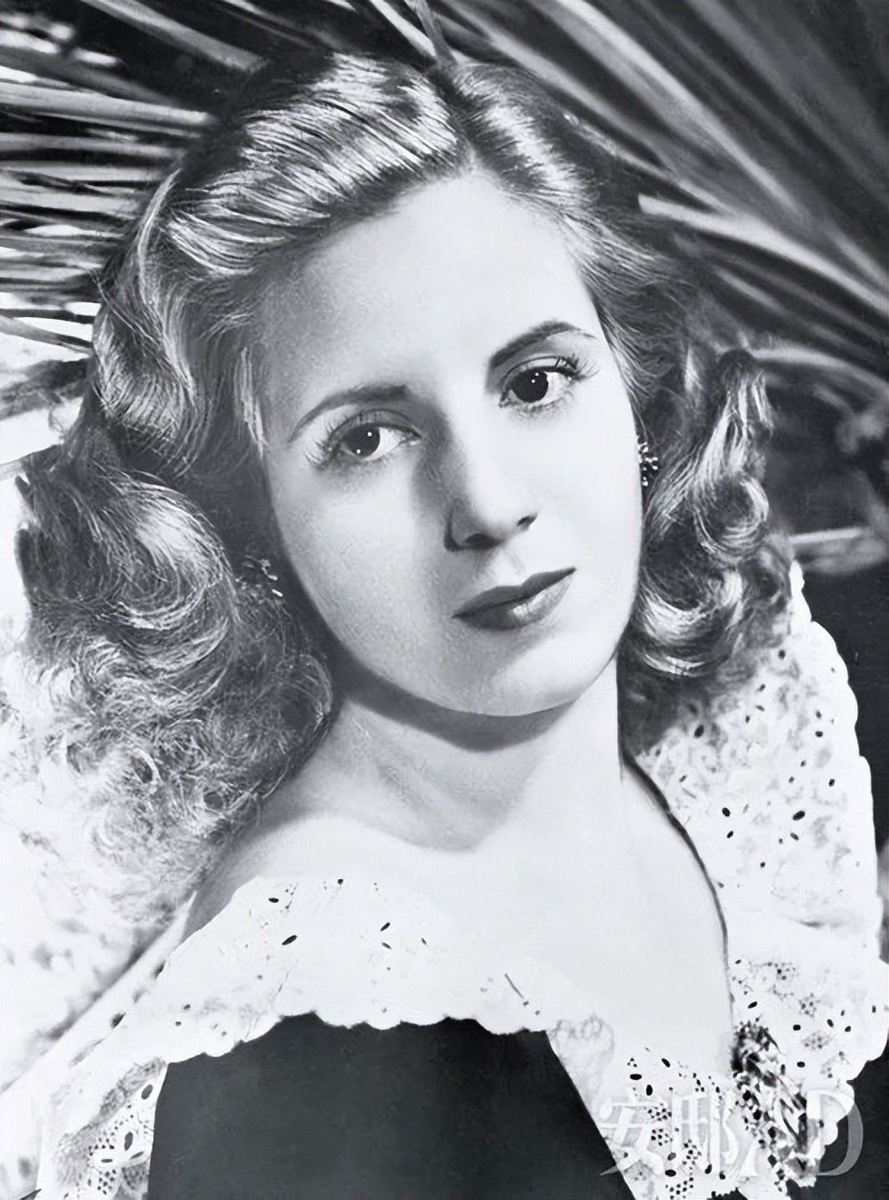 “阿根廷玫瑰”艾薇塔：美艳又卑微的风尘女，27岁逆袭为第一夫人