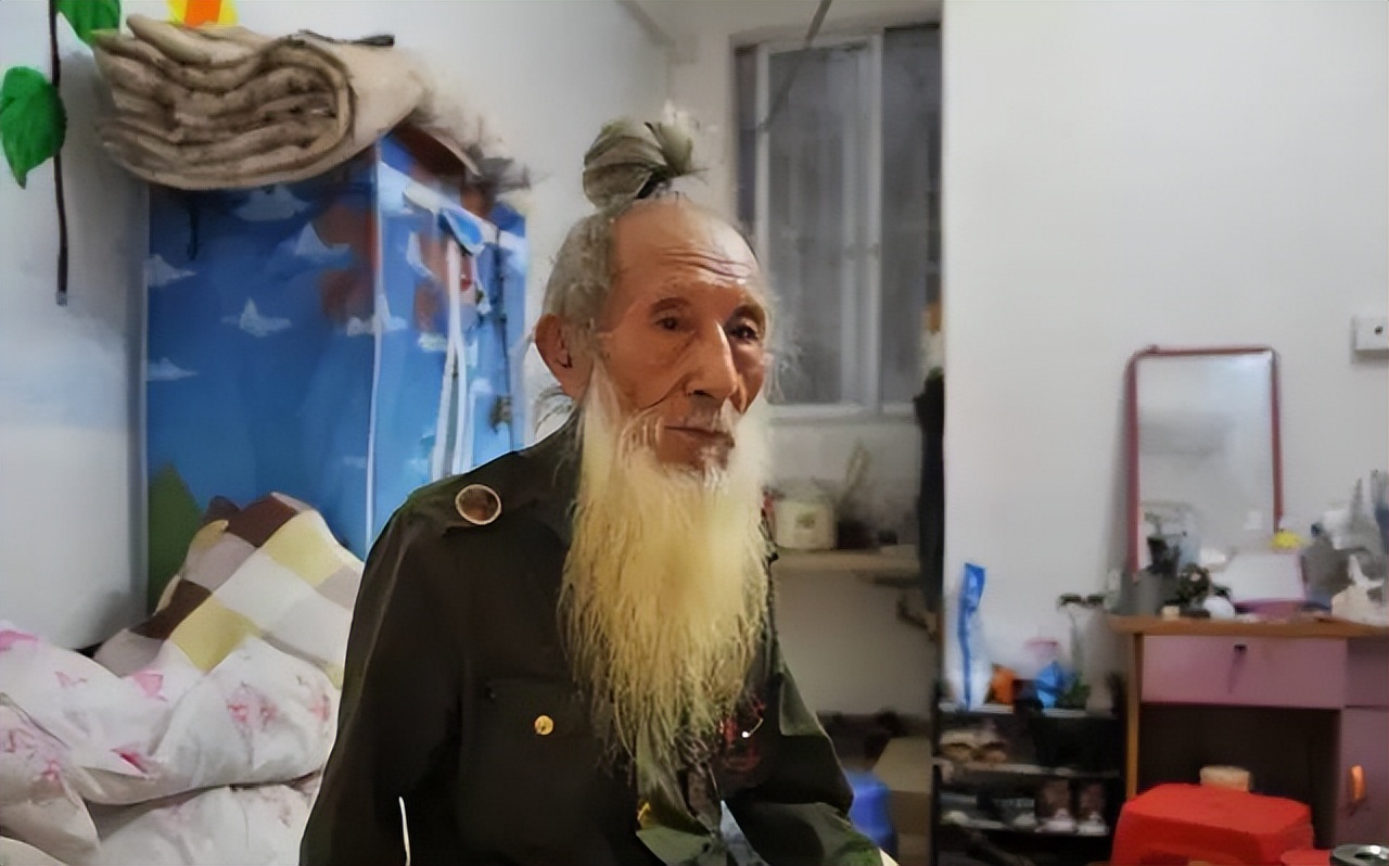 广美裸模爷爷，曾抗美援朝，拾过荒，中过毒，有90后女友