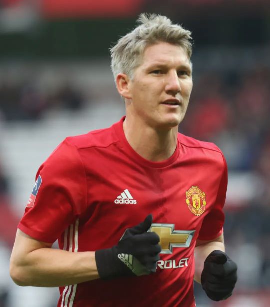 谁是红魔最年长的签约？