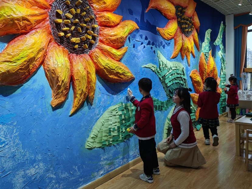 文明典范共建共享|幼儿园的这面向日葵网红墙太惊艳！