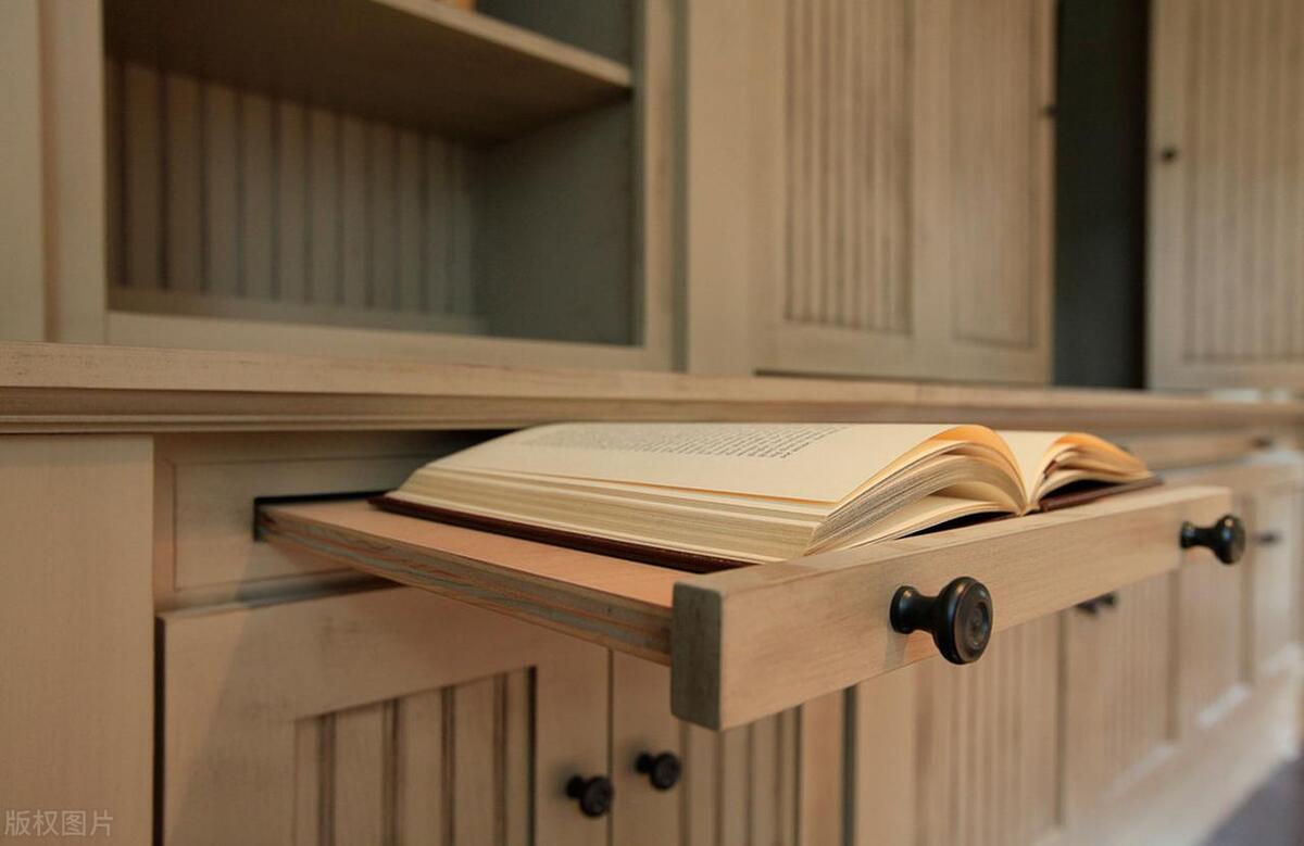 E1级三聚氰胺板和实木多层板哪个贵（深入探讨）