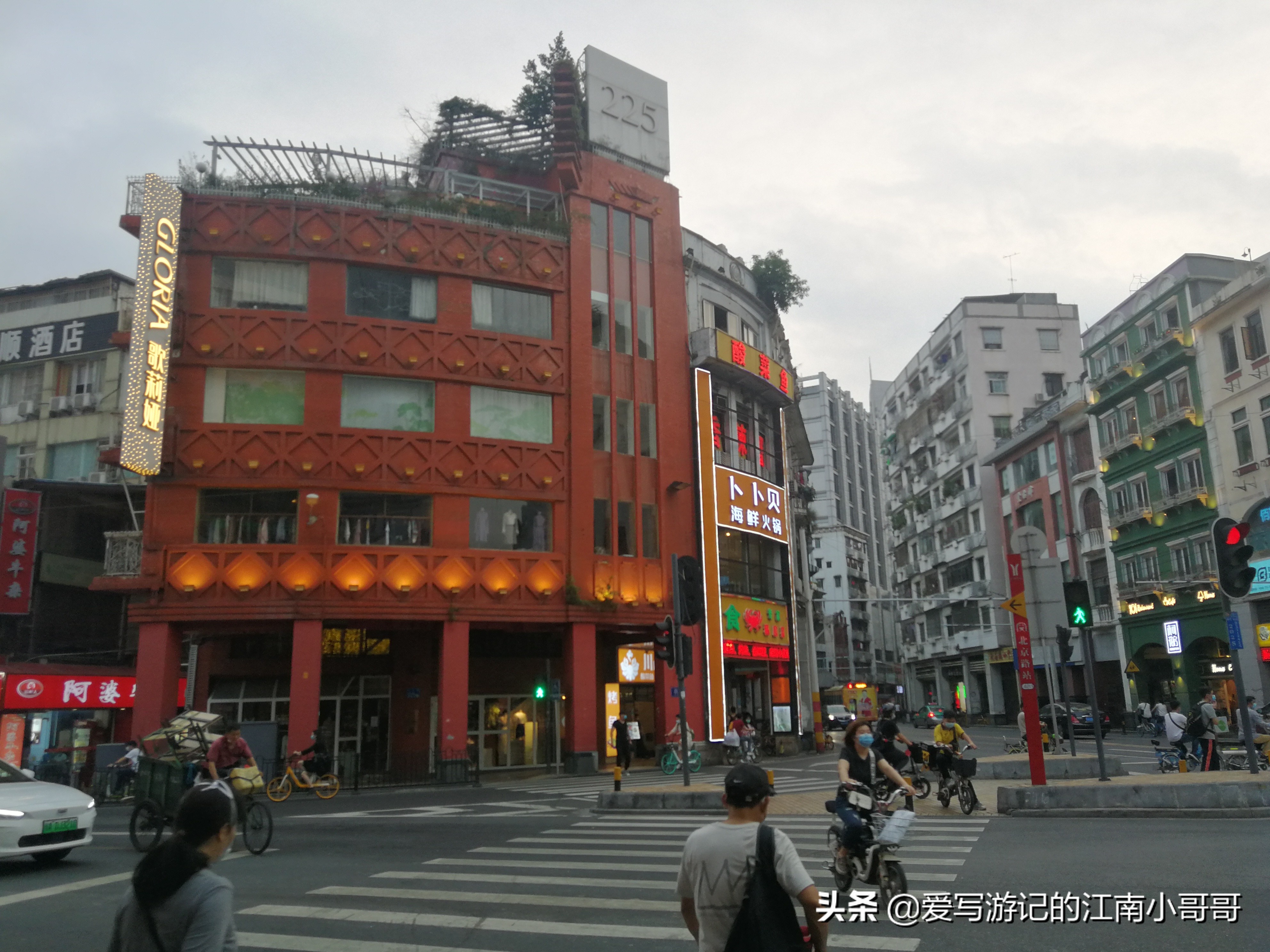 来到临泉步行街,来到成都步行街