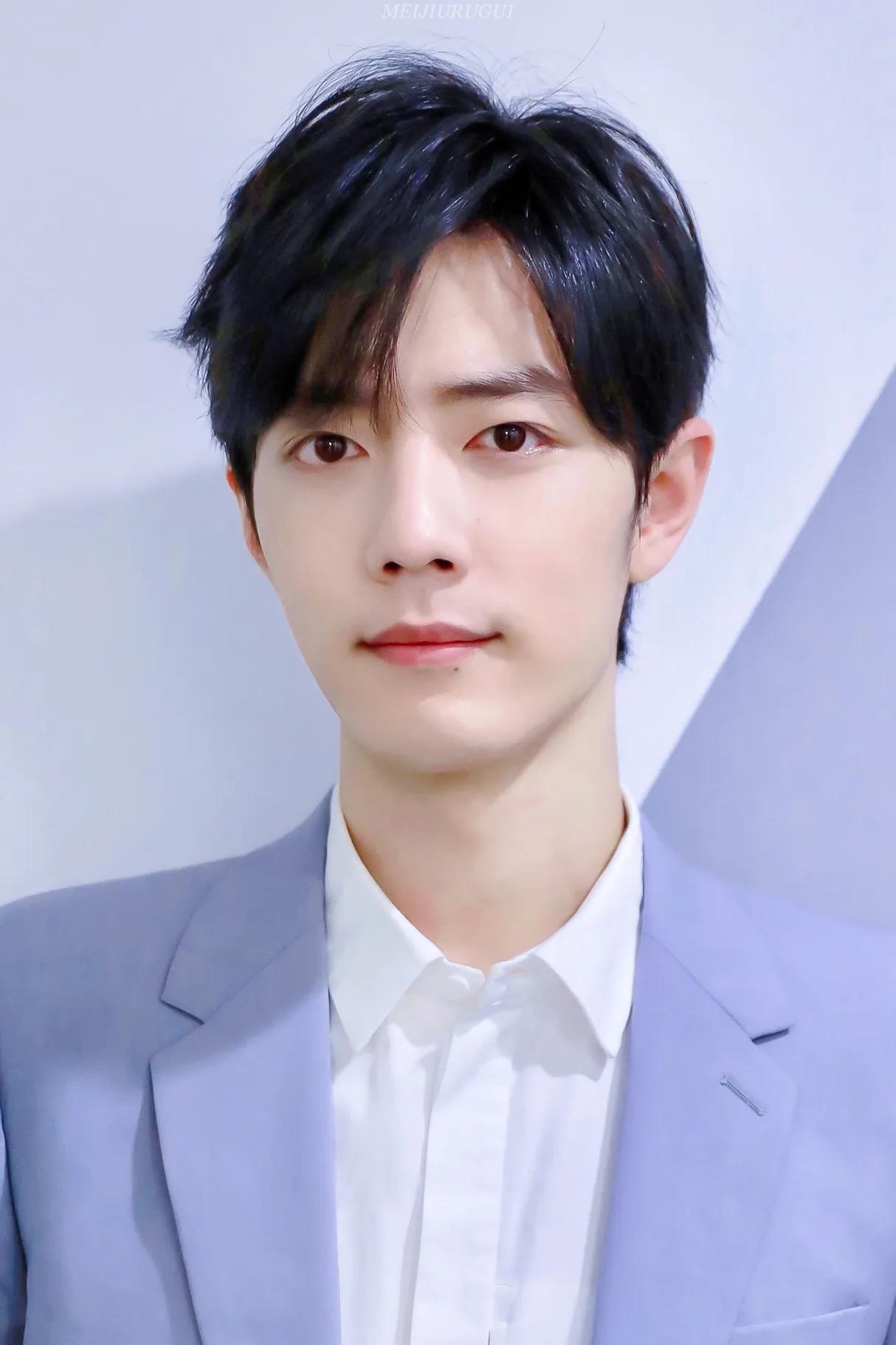 肖战王一博证件照拼接,肖战王一博西装证件照