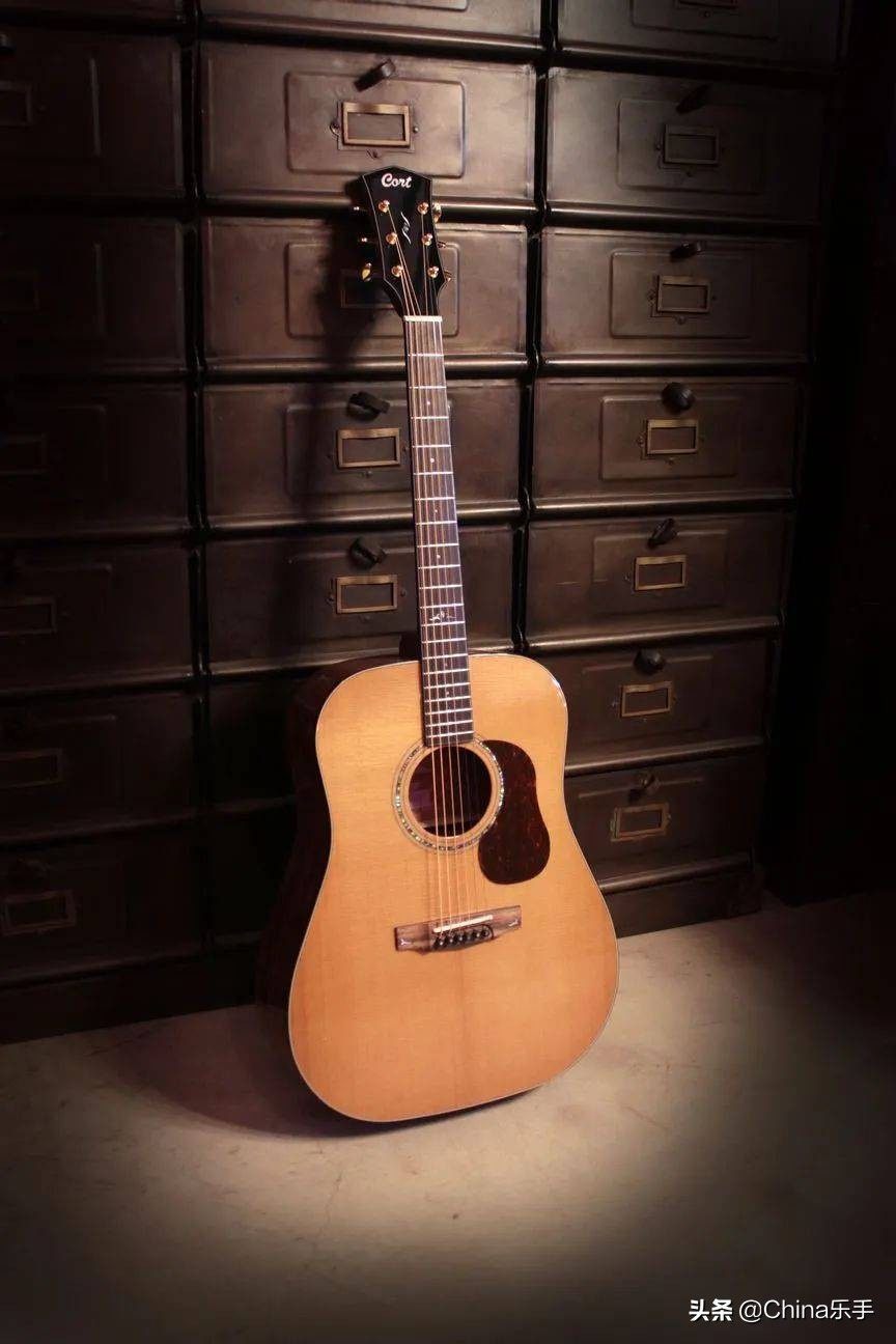 木吉他箱体厚度对音色的影响,不同桶形吉他的音色对比