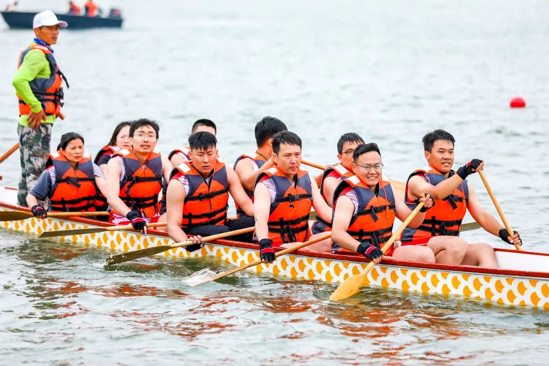 百舸争流竞扬帆不负众望勇夺魁,百舸争流龙舟竞渡