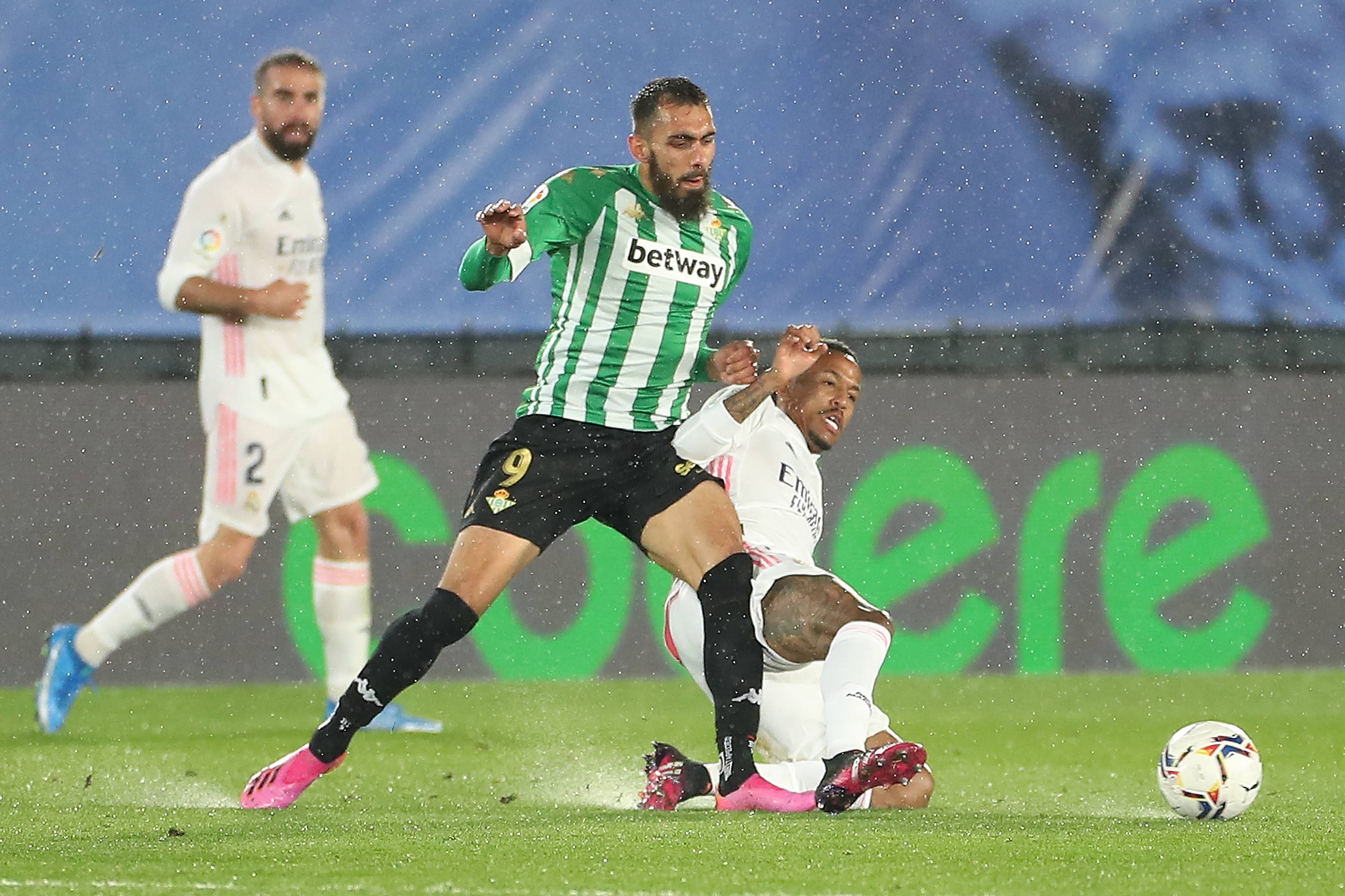 周四欧罗巴足球比赛预测结果,周四欧联足球比分结果