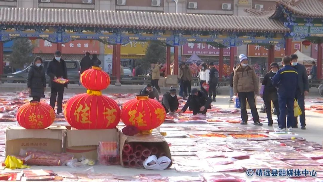 新春走基层风雪边关收到暖心年货,新春走基层买年货赏花灯寻年味