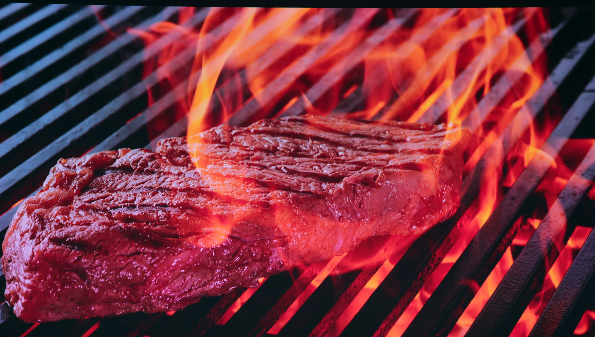 8999元的国产之巅，坚果N1Ultra三色激光云台投影体验