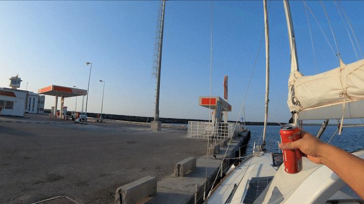 中国小伙的航海日记,44:遭遇海上马蜂袭击,亲妈都不认识我了