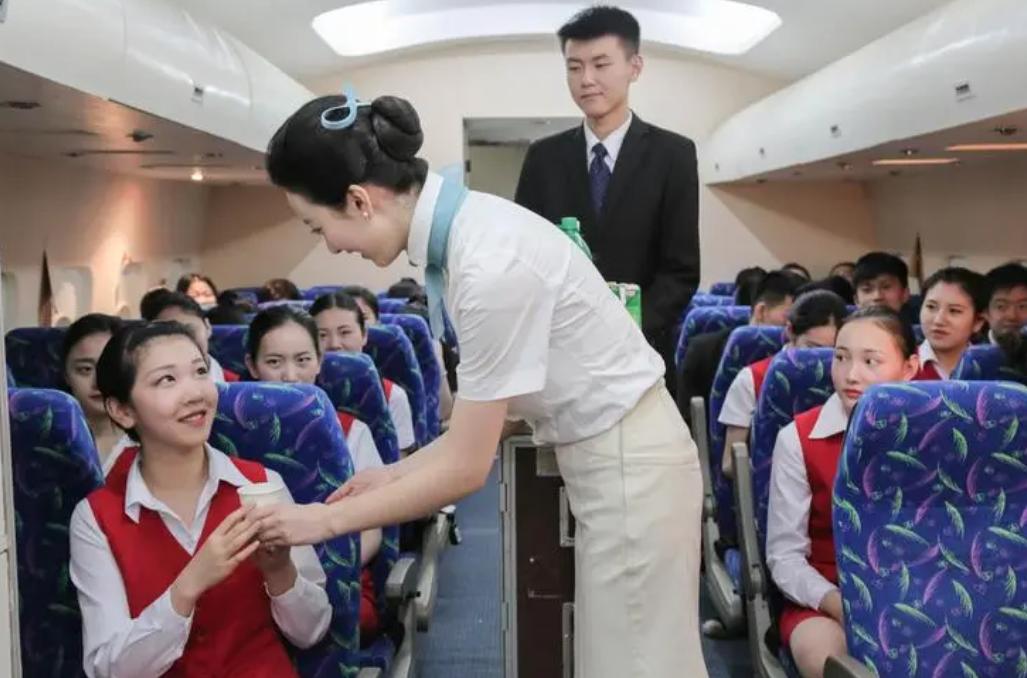 成绩刚上本科线适合读什么专业,分数不高的本科读什么专业好就业