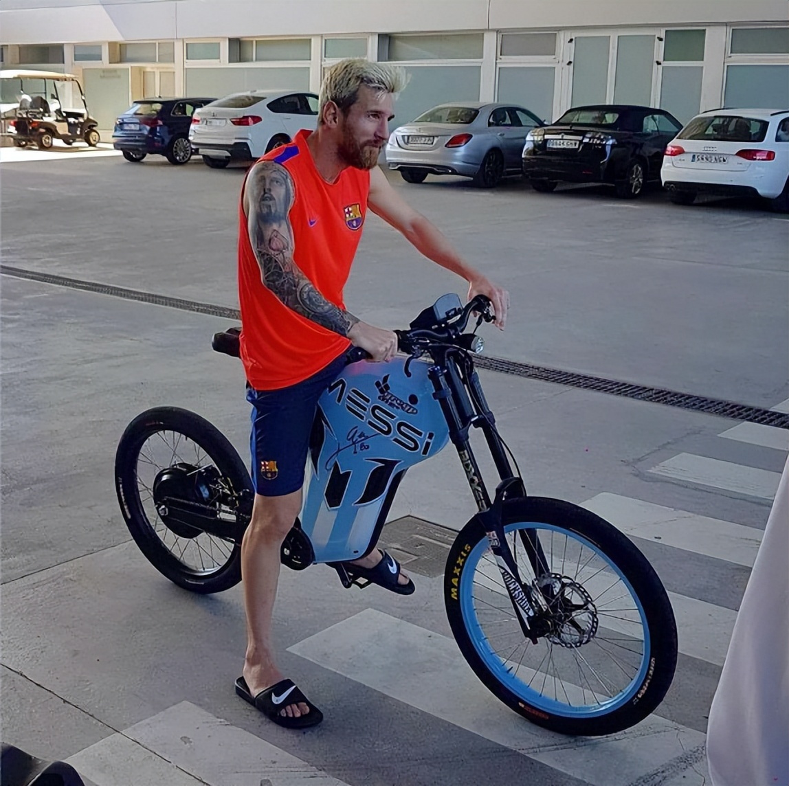 充一次电能骑200km的电动车,充一次电能跑80公里的电动车