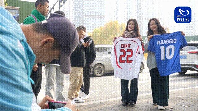 来武汉CityWalk，转角遇见世界巨星，看看是谁？